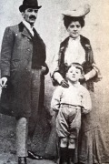 André et ses parents 1907