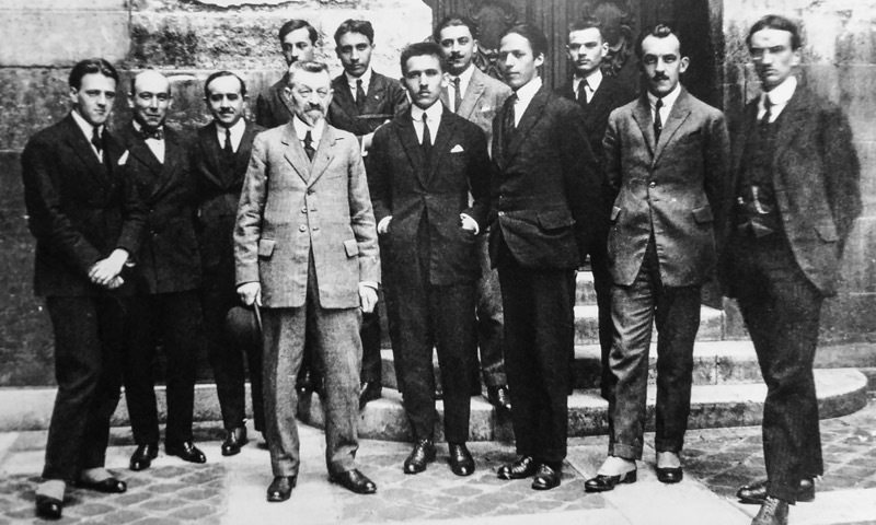 Promotion de l’École des Chartes – Chamson, le 1er à gauche