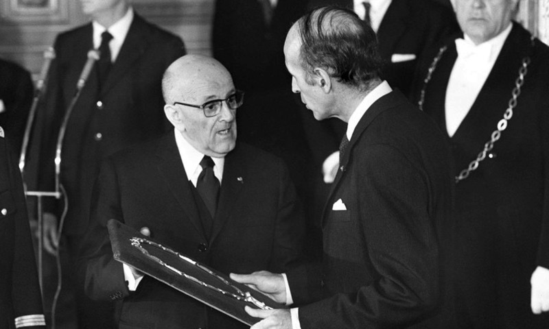Remise du collier de Grand Croix de la Légion d’Honneur à Valéry Giscard d’Estaing, 1974